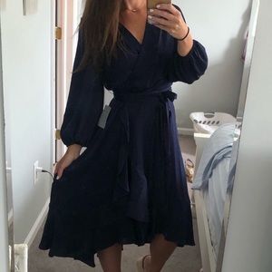 Gal meets glam navy wrap dress 💙